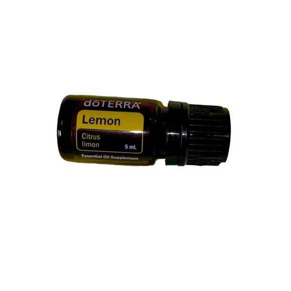 Lemon Essential Oil 5ml NWT Cleaning Bath Diffusing Bright - Picture 1 of 4